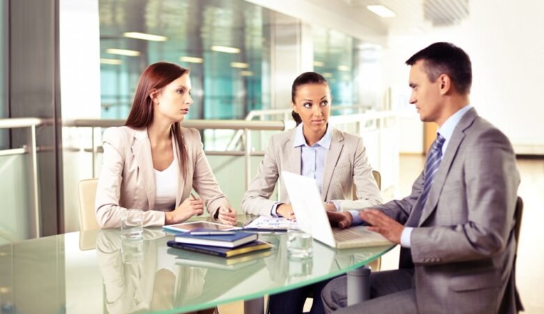 How Workplace Mediator Services Help Resolve Conflicts